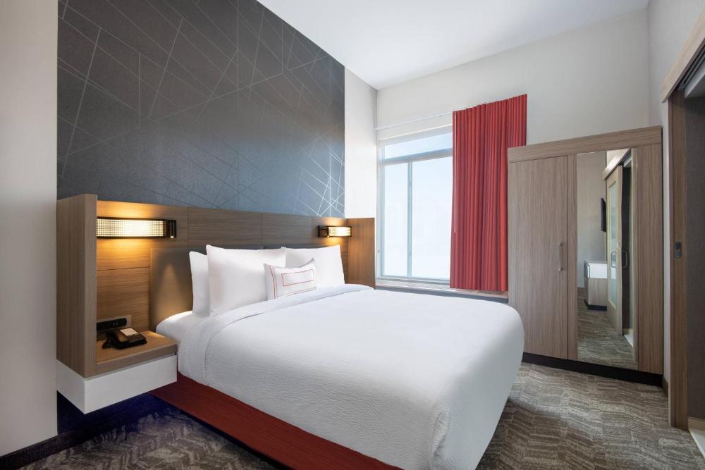 Suite, 1 King, Trundle bed interior